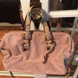 Michael Kors  Signature  pink gold bag crossbody Pocketbook handbag￼. 9” x 12”